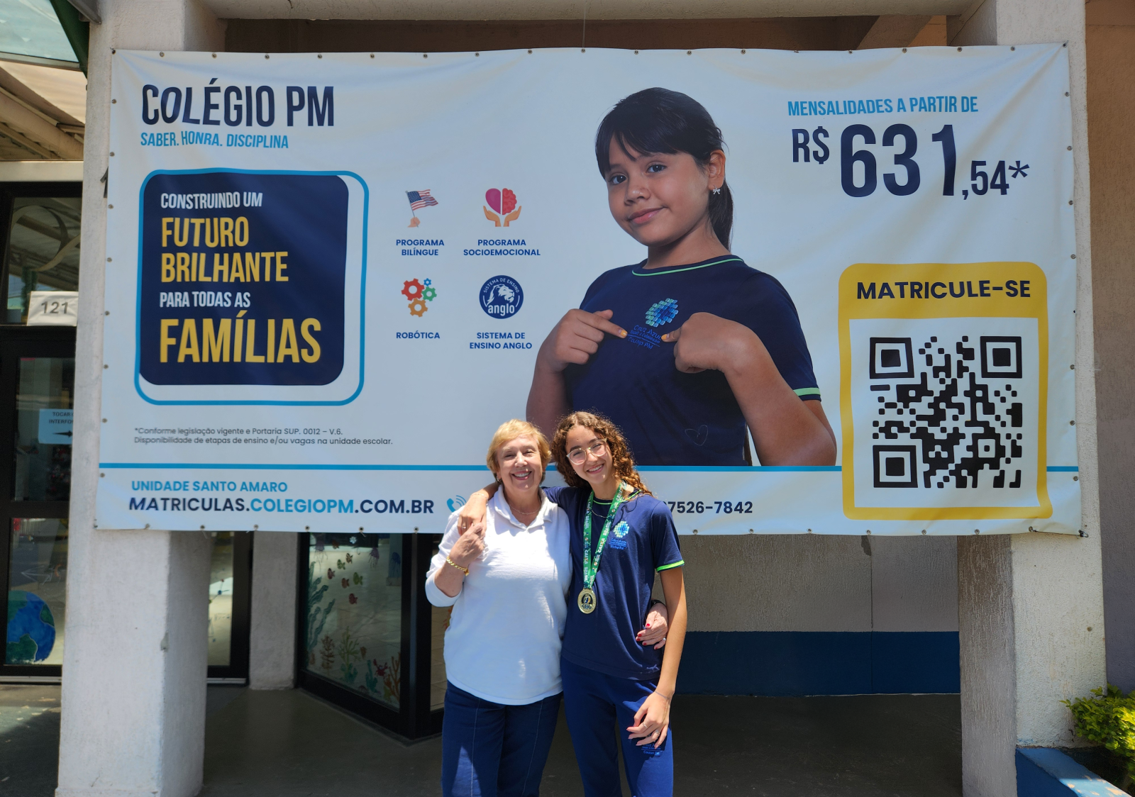 Beatriz de Oliveira com a medalha de ouro